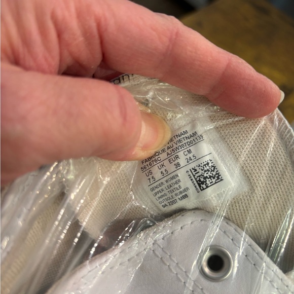 Converse New Women size 7.5 men’s size 5.5 new without box. - Picture 6 of 7